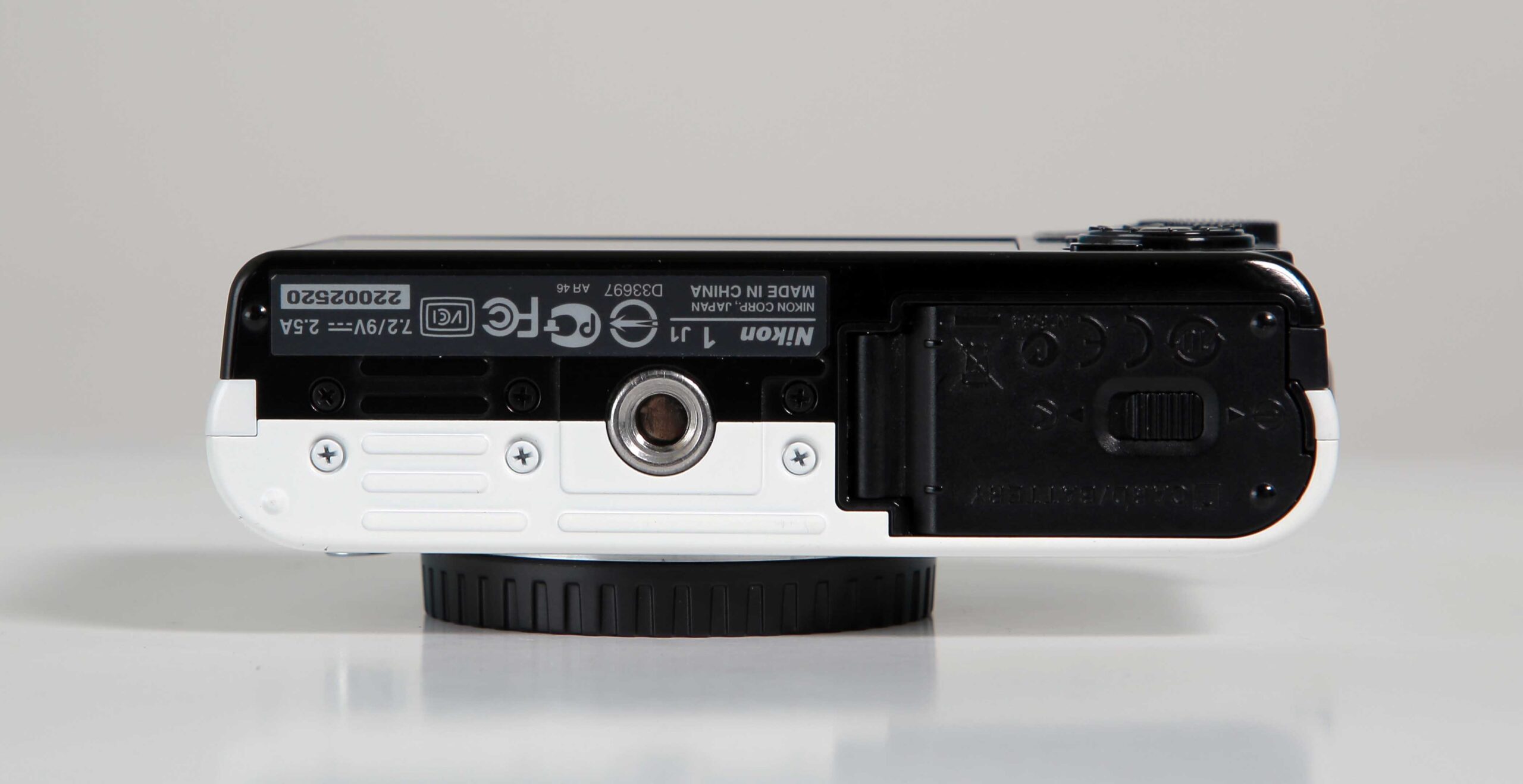 NIKON J1