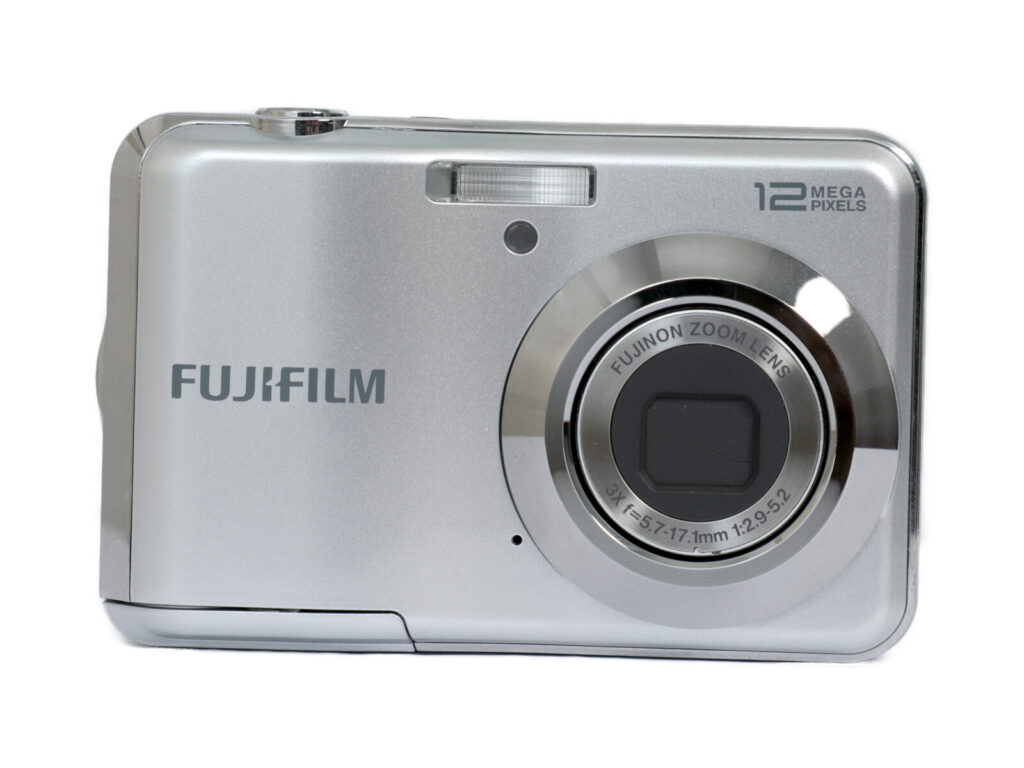 富士フイルム　ファインピクス　FinePix　AV130　シルバー　電池式 FUJIFILM フジフィルム FINEPIX AV130 コンパクトデジカメ 単三